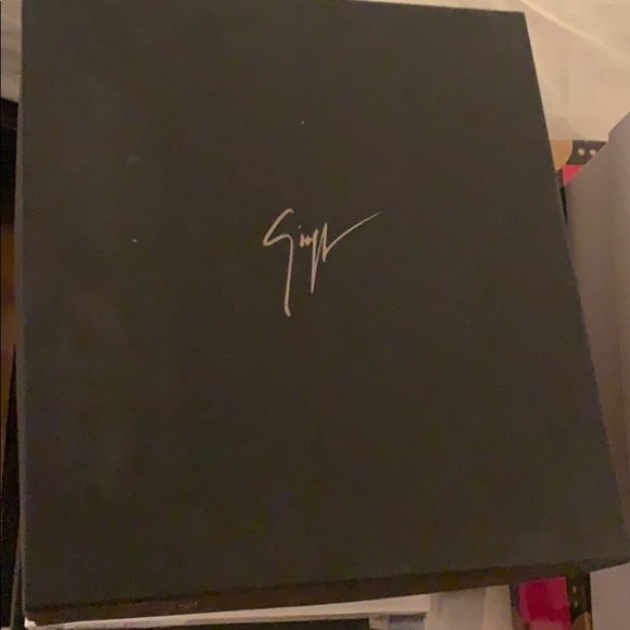 Black pump Giuseppe zanotti design heels. - Picture 5 of 5